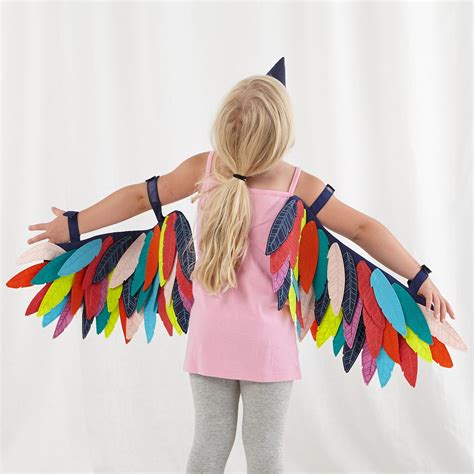 Bird wings costume - Hummingbirds can fly at an average speed of roughly 25 to 30 miles per hour and can dive at speeds of up to 60 miles per hour. These tiny birds can flap their wings approximately 7...